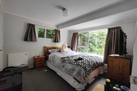 Photo of property in 5a Robert Street, Newlands, Wellington, 6037