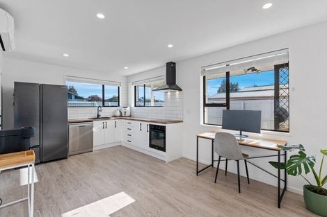 Photo of property in 33 Middleton Road, Upper Riccarton, Christchurch, 8041