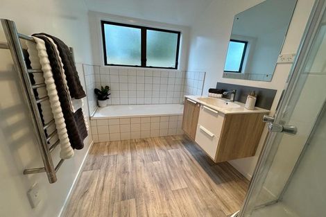 Photo of property in 2a Pinedale Place, Henderson, Auckland, 0610