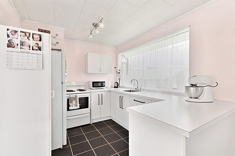 Photo of property in 10 Lomas Place, Manurewa, Auckland, 2102