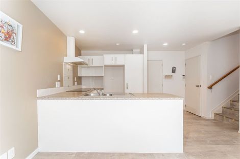 Photo of property in 5/2 Sunnydale Place, Oteha, Auckland, 0632