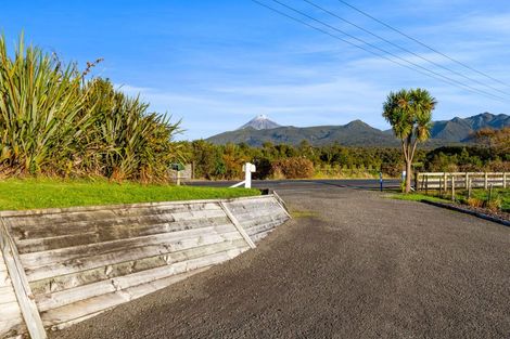 Photo of property in 1532 Carrington Road, Hurworth, New Plymouth, 4371