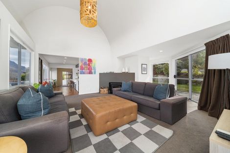 Photo of property in 2 Peregrine Place, Queenstown, 9300