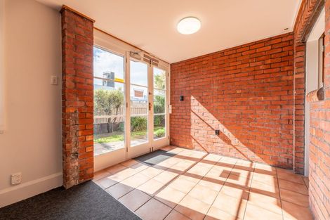 Photo of property in 334 Oriental Parade, Oriental Bay, Wellington, 6011