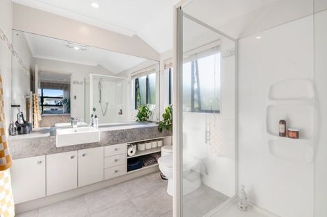 Photo of property in 22 Bur Oak Terrace, Schnapper Rock, Auckland, 0632