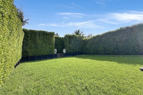 Photo of property in 12 Richmond Avenue, Northcote Point, Auckland, 0627