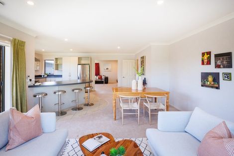 Photo of property in 23 Johnstone Drive, Fitzherbert, Palmerston North, 4410