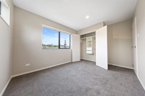 Photo of property in 47a Gossamer Drive, Pakuranga Heights, Auckland, 2010