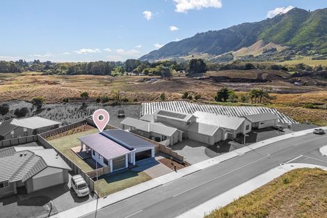 Photo of property in 166 Karuhiruhi Street, Waikanae, 5036