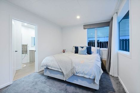 Photo of property in 37 Roberts Road, Te Atatu South, Auckland, 0610