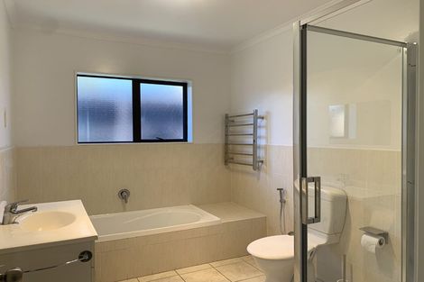 Photo of property in 6 Fleetwood Drive, Henderson, Auckland, 0612