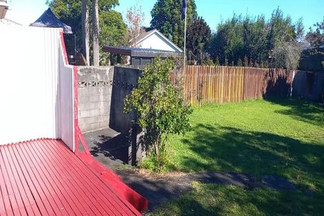 Photo of property in 10 Graham Avenue, Te Atatu Peninsula, Auckland, 0610
