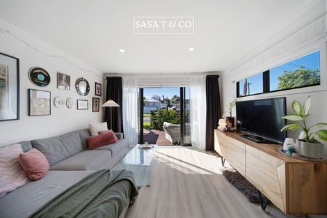 Photo of property in 2/16 Putini Road, Mangere Bridge, Auckland, 2022