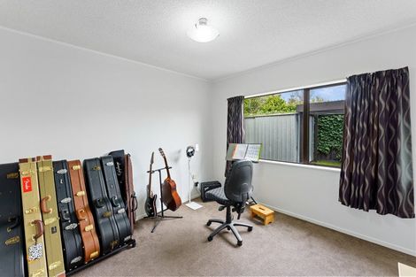 Photo of property in 5 Oakwood Grove, Paraparaumu Beach, Paraparaumu, 5032