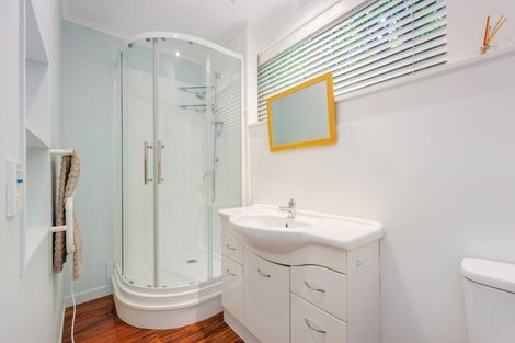 Photo of property in 1/4 Acacia Road, Torbay, Auckland, 0632
