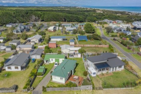 Photo of property in 12 Te Kiri Street, Himatangi Beach, Foxton, 4891
