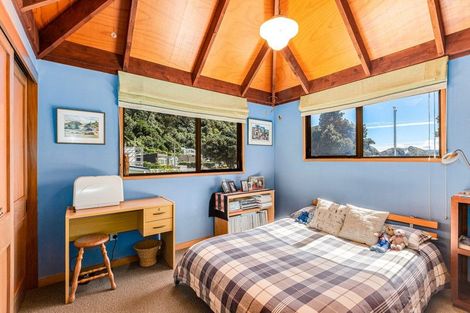 Photo of property in 146 Breaker Bay Road, Breaker Bay, Wellington, 6022