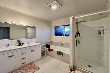 Photo of property in 2 Merino Avenue, Somerville, Auckland, 2014