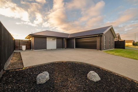 Photo of property in 33 Northmoor Boulevard, Rolleston, 7615