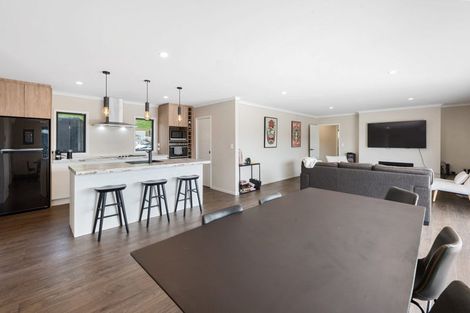 Photo of property in 1 Ribbonwood Lane, Kinloch, Taupo, 3377
