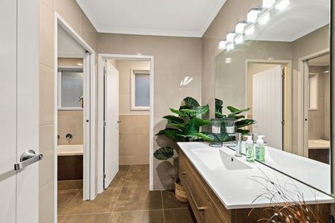 Photo of property in 15 Kohia Way, Huapai, Kumeu, 0810