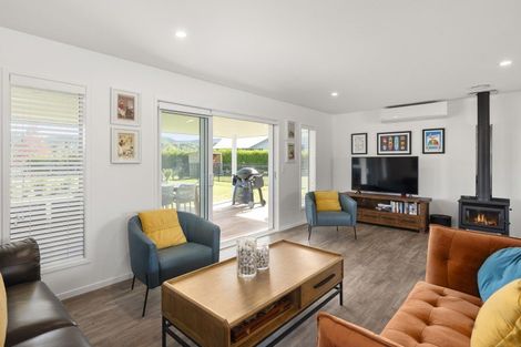 Photo of property in 140 Lisland Drive, Kinloch, Taupo, 3377