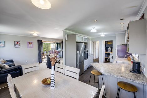 Photo of property in 37 Tait Drive, Greenmeadows, Napier, 4112