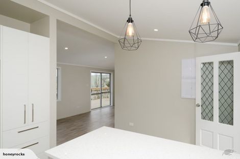 Photo of property in 10 Rautawhiri Road, Helensville, 0800