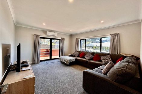 Photo of property in 93 Oak Road, Poraiti, Napier, 4112