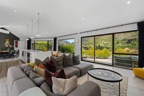 Photo of property in 5 Haines Way, Arthurs Point, Queenstown, 9371