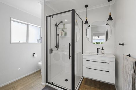 Photo of property in 124 Lower King Road, Tarurutangi, New Plymouth, 4372
