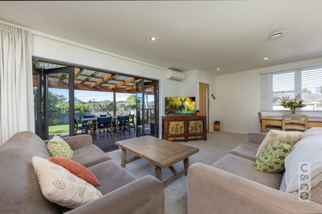 Photo of property in 33 Maude Street, Riverhead, 0820