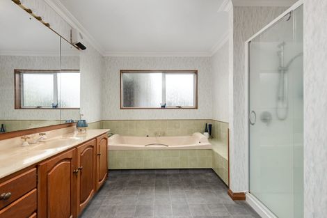 Photo of property in 16 Randell Place, Te Puke, 3119