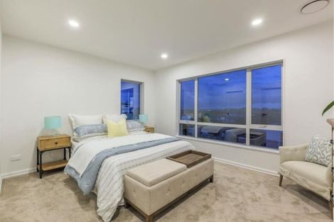 Photo of property in 10 Ian Gordon Lane, Orewa, 0931