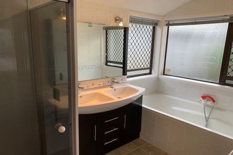 Photo of property in 10 Dorrington Place, Eastern Beach, Auckland, 2012