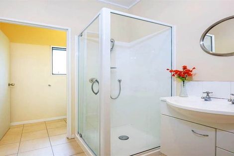 Photo of property in 44 Rhinevale Close, Henderson, Auckland, 0612
