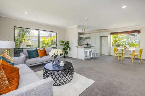 Photo of property in 5 Secoia Crescent, Mangere, Auckland, 2022