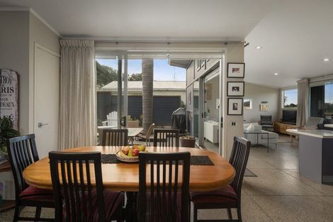 Photo of property in 32 Roretana Drive, Athenree, Waihi Beach, 3177