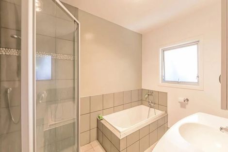 Photo of property in 1/16 Puriri Avenue, Greenlane, Auckland, 1051