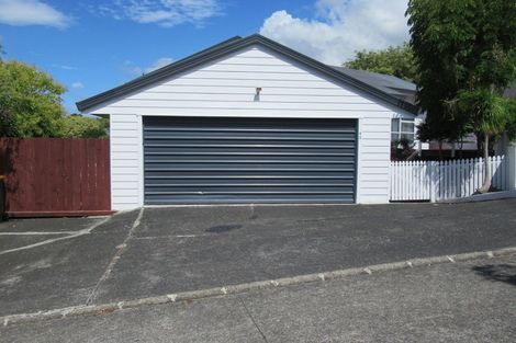 Photo of property in 4 Fairbanks Place, Glendene, Auckland, 0602