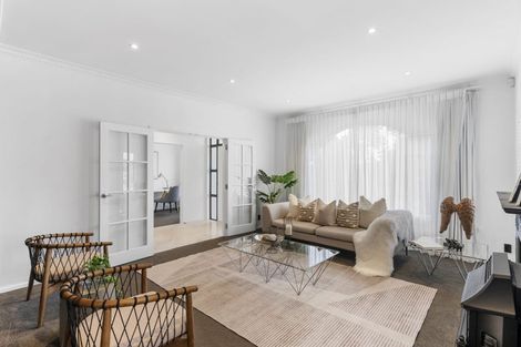 Photo of property in 30 Mandeville Place, Unsworth Heights, Auckland, 0632