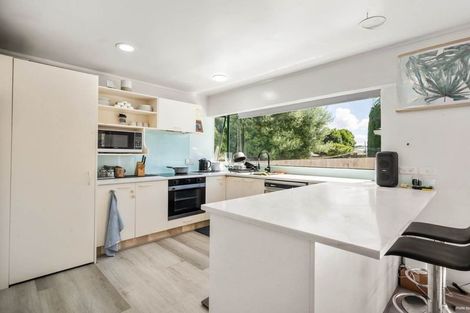 Photo of property in 28 Wai Iti Place, Clendon Park, Auckland, 2103