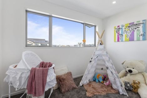 Photo of property in 17 Roa Avenue, Hobsonville, Auckland, 0616