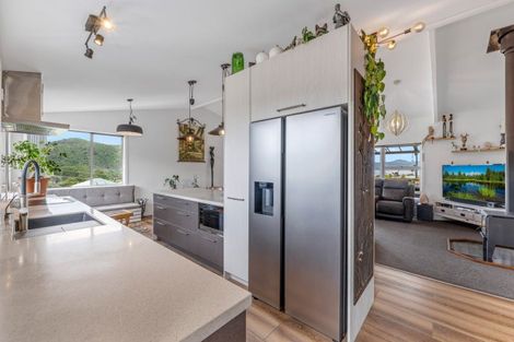 Photo of property in 32-34 Moana View Road, Waikawa, Picton, 7220