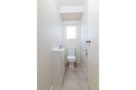 Photo of property in 24 Newry Close, East Tamaki Heights, Auckland, 2016