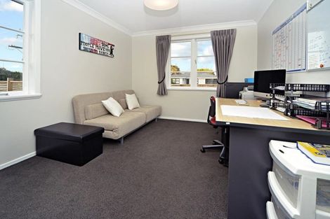 Photo of property in 25 Miro Road, Mangere Bridge, Auckland, 2022