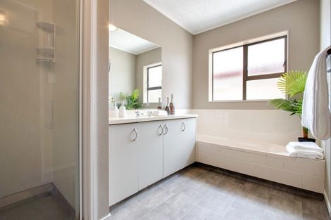 Photo of property in 1/52 Avondale Road, Taradale, Napier, 4112