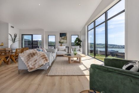 Photo of property in 6 Okupe Grove, Aotea, Porirua, 5024