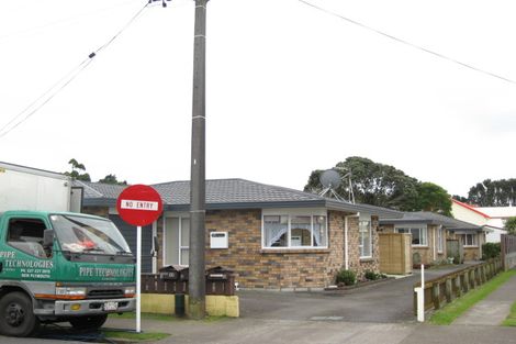 Photo of property in 17 Clemow Road, Fitzroy, New Plymouth, 4312