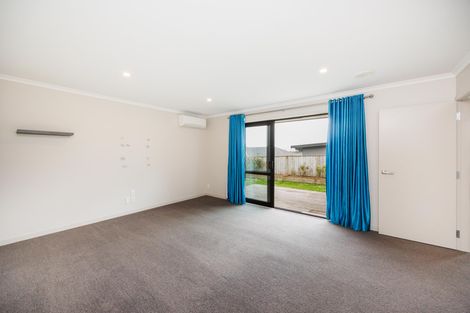 Photo of property in 8 Gibraltar Way, Fitzherbert, Palmerston North, 4410
